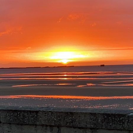 Gites "Plage" Ou "Pieds Dans L'Eau" En Front De Mer A Asnelles , 3Km D'Arromanches, 10Km De Bayeux Екстер'єр фото