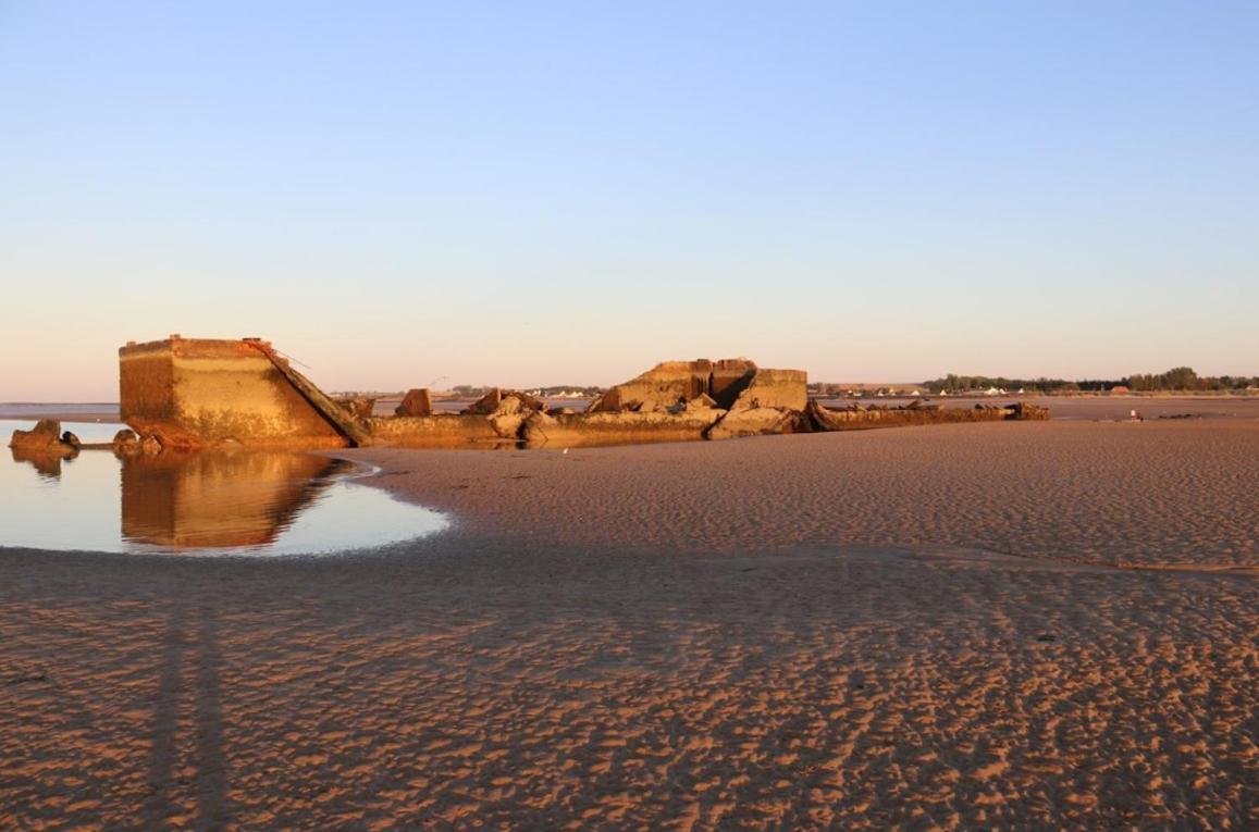 Gites "Plage" Ou "Pieds Dans L'Eau" En Front De Mer A Asnelles , 3Km D'Arromanches, 10Km De Bayeux Екстер'єр фото