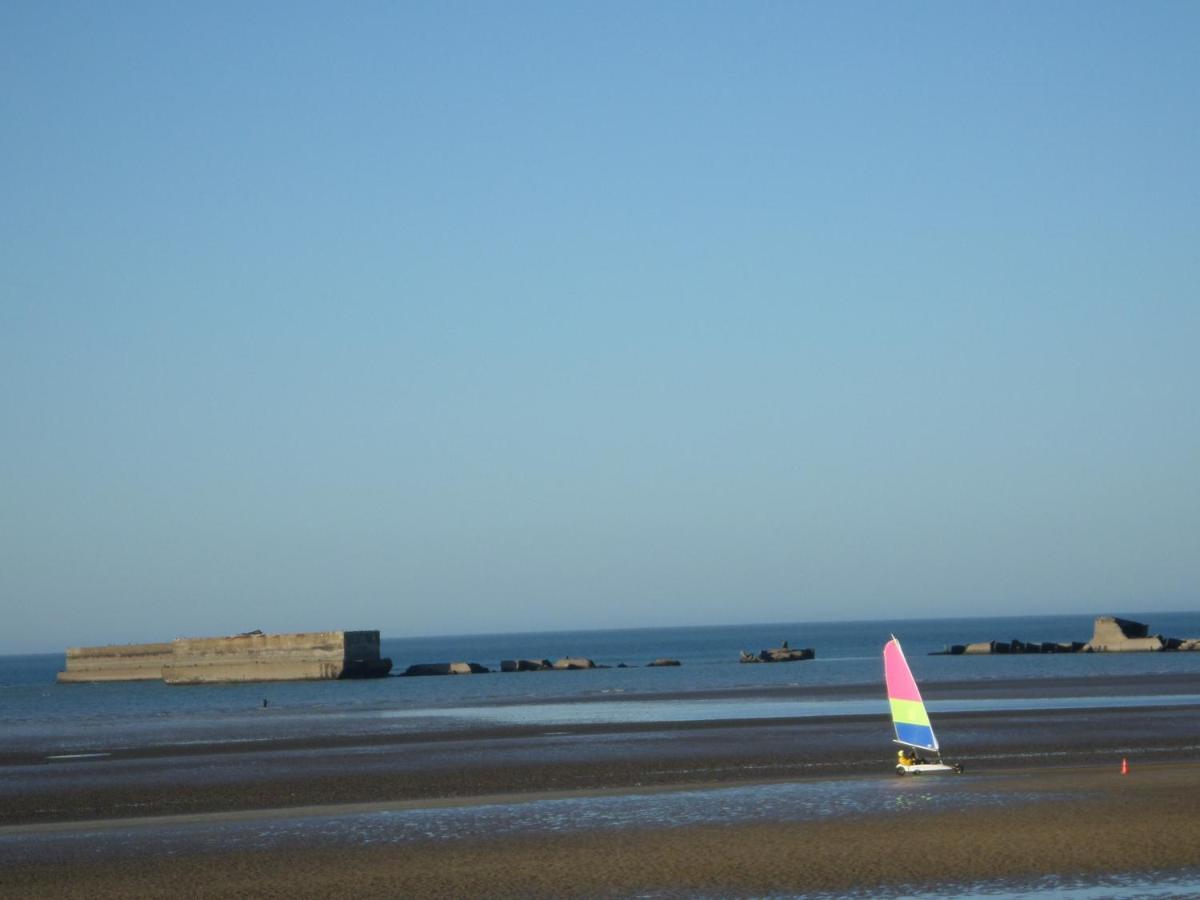 Gites "Plage" Ou "Pieds Dans L'Eau" En Front De Mer A Asnelles , 3Km D'Arromanches, 10Km De Bayeux Екстер'єр фото
